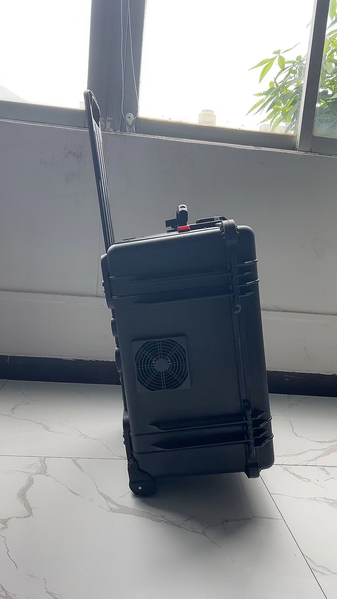 曲麻莱手拉箱型移动通信干扰器